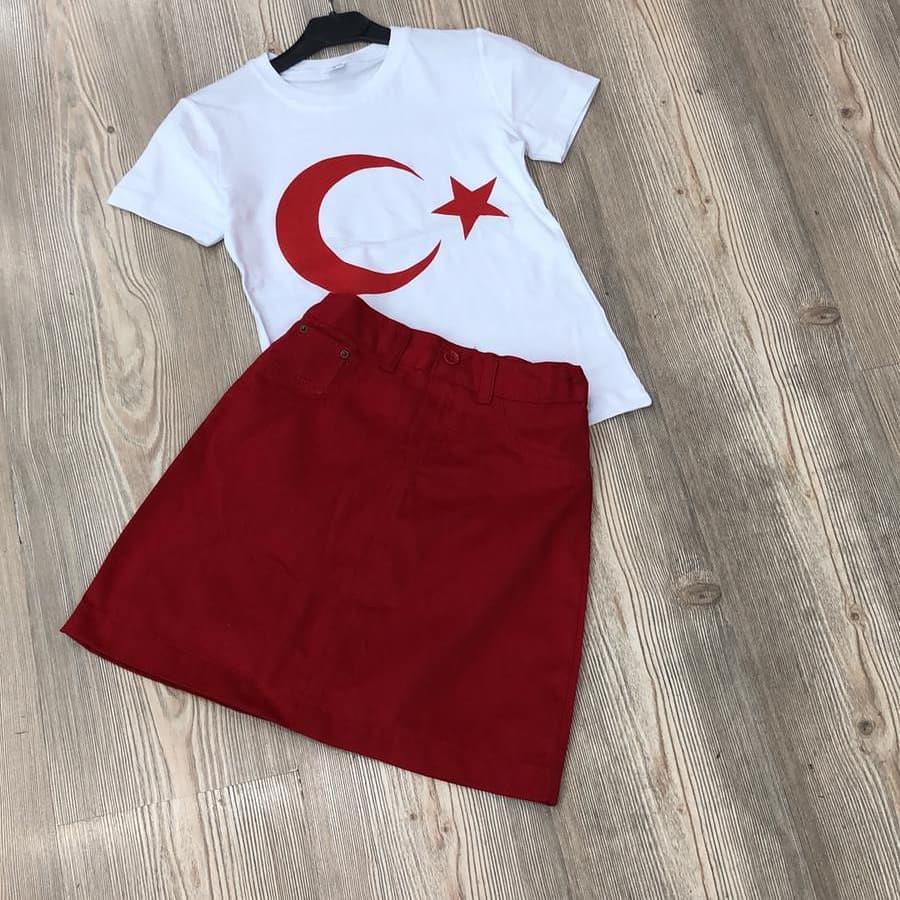 Ay yıldız baskılı beyaz tişört