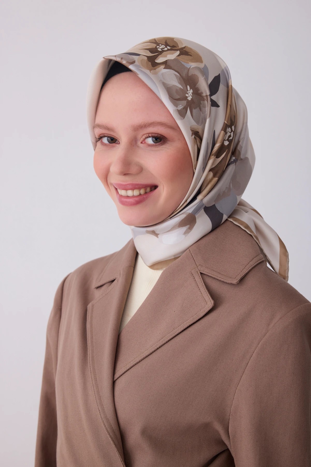 Belli Twill İpek Desenli Eşarp 4330D
