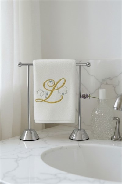 Harf Nakışlı Kadife Beyaz El Havlusu  30x50 Cm - L