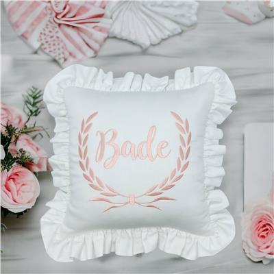 Kişiye Özel Nakışlı  Laruel Desenli Fırfırlı Doğum Yastığı Beyaz- Pudra Pembe