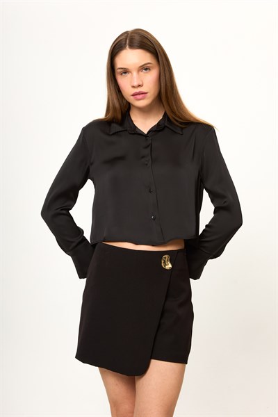 Geniş Manşetli Kısa Saten Gömlek