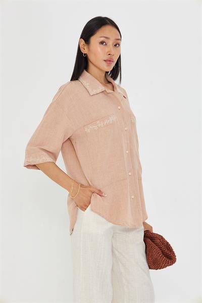 Çift Cepli Kısa Kol Nakışlı Gömlek