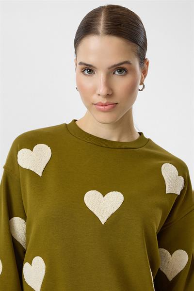 Kalp Nakışlı Sweatshirt