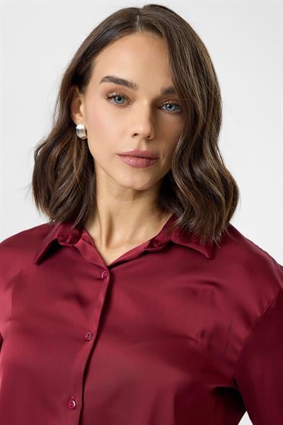 Geniş Manşetli Kısa Saten Gömlek