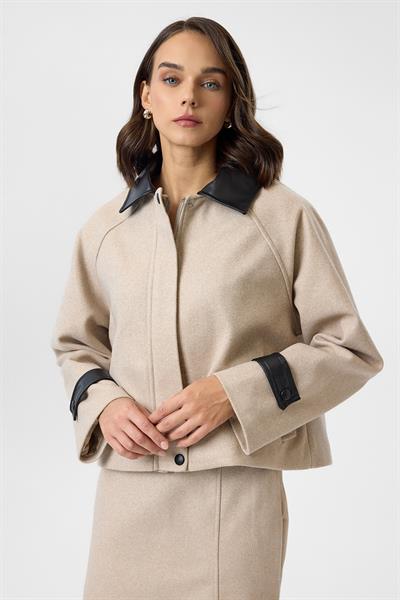 Deri Yakalı Astarlı Kaşe Ceket