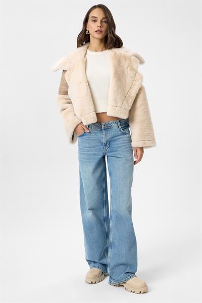 Geniş Yakalı Kolu Peluş Mont