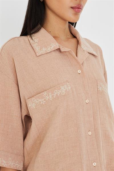 Çift Cepli Kısa Kol Nakışlı Gömlek