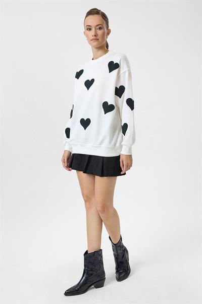 Kalp Nakışlı Sweatshirt