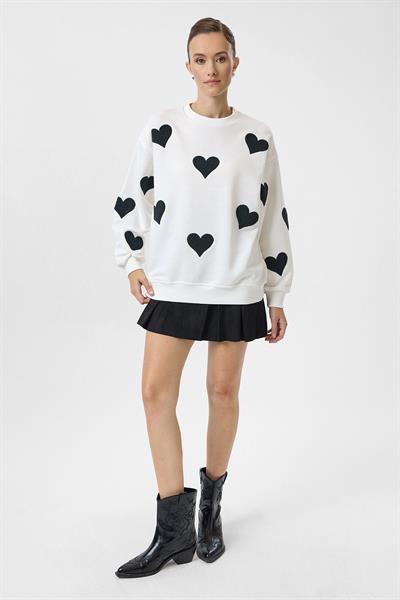 Kalp Nakışlı Sweatshirt