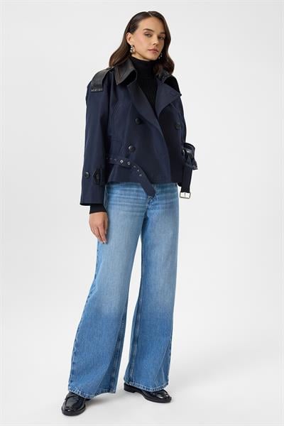 Deri Detaylı Kısa Trençkot