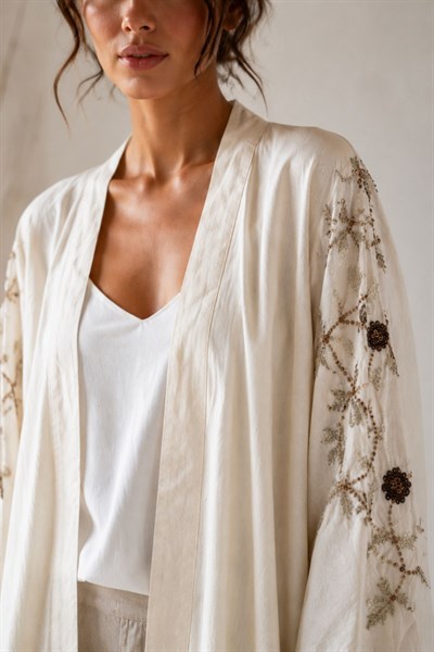 Çiçek Nakışlı Keten Karışımlı Kimono