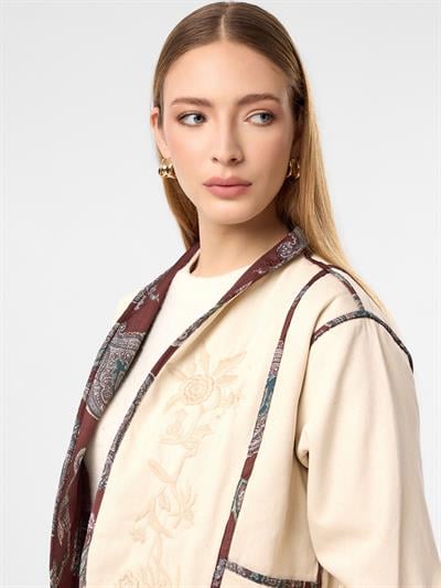 Çift Taraflı Nakışlı Kısa Ceket