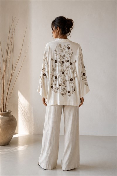 Çiçek Nakışlı Keten Karışımlı Kimono