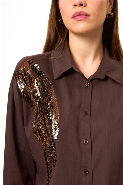 Pul İşlemeli Nakışlı Gömlek