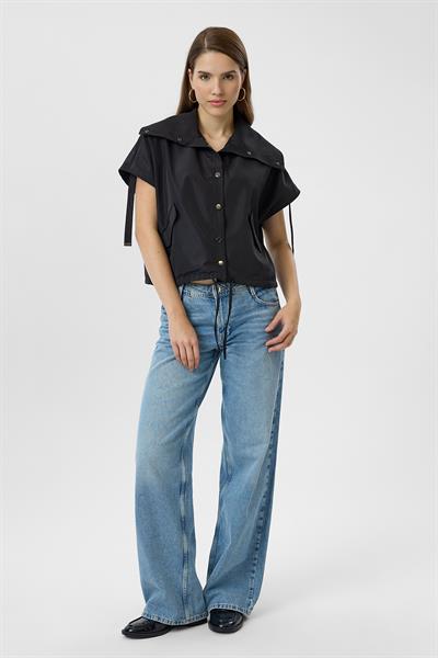 Omuzu Bağcık Detaylı Yelek