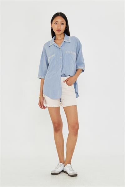 Çift Cepli Kısa Kol Nakışlı Gömlek