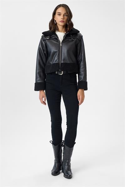 Arma Detaylı Peluş Mont