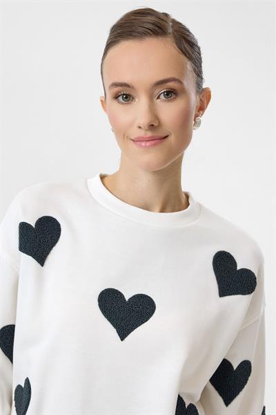 Kalp Nakışlı Sweatshirt