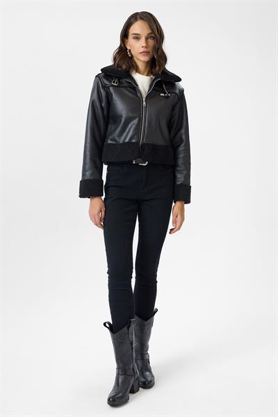 Arma Detaylı Peluş Mont