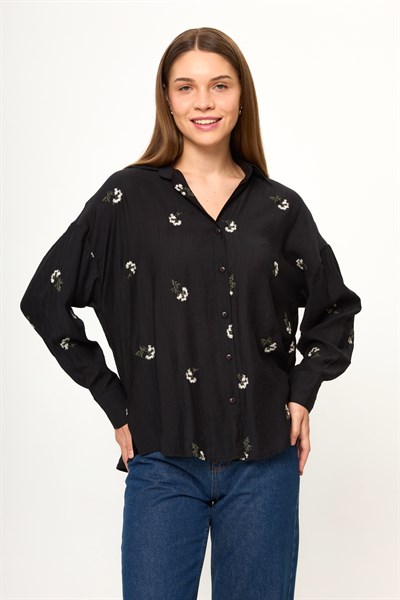 Çiçek Nakışlı Gömlek