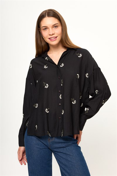 Çiçek Nakışlı Gömlek