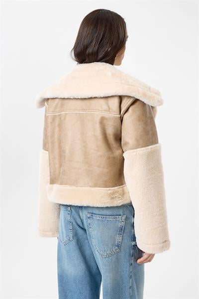 Geniş Yakalı Kolu Peluş Mont