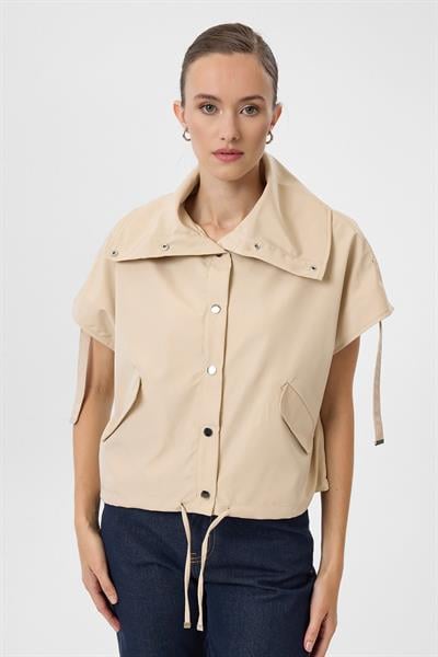 Omuzu Bağcık Detaylı Yelek