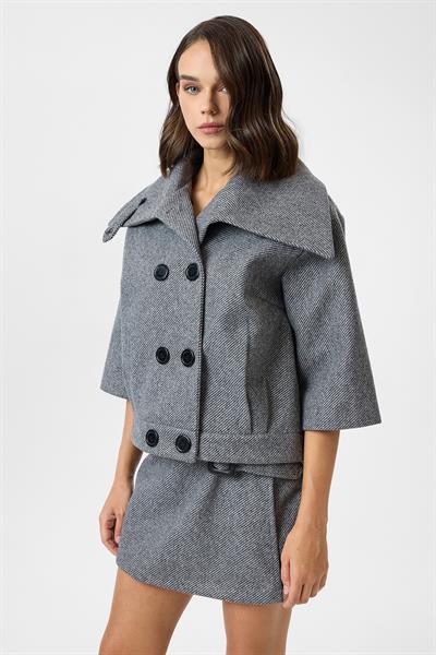 Pili Detaylı Diyagonel Kaşe Ceket