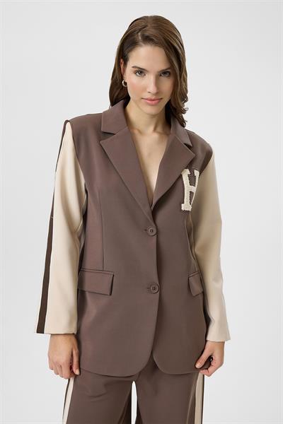 Nakışlı Poliviskon Garnili Atlas Ceket