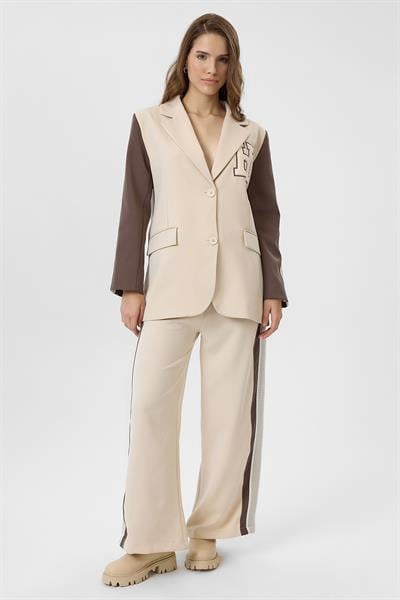 Nakışlı Poliviskon Garnili Atlas Ceket