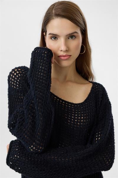 Ajurlu Oversize Triko