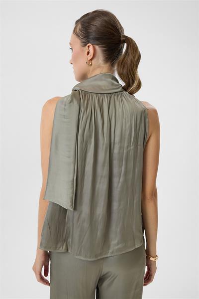 Omuzdan Bağlamalı Saten Bluz