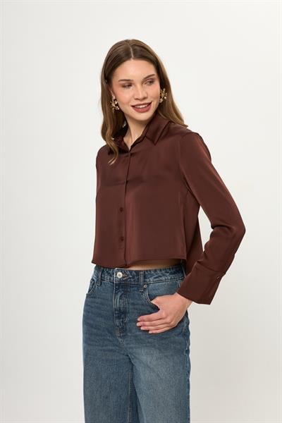 Geniş Manşetli Kısa Saten Gömlek