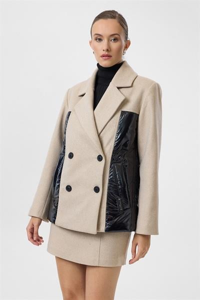 Kapitone Detaylı Kaşe Ceket