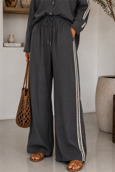 Şerit Detaylı Pantolon