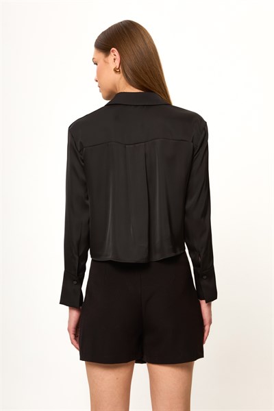 Geniş Manşetli Kısa Saten Gömlek