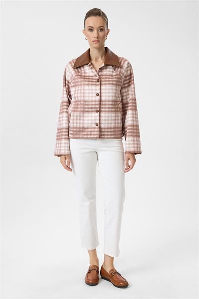 Deri Yakalı Süet Gömlek