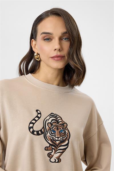 Kaplan Nakışlı Arkası Baskılı Sweatshirt