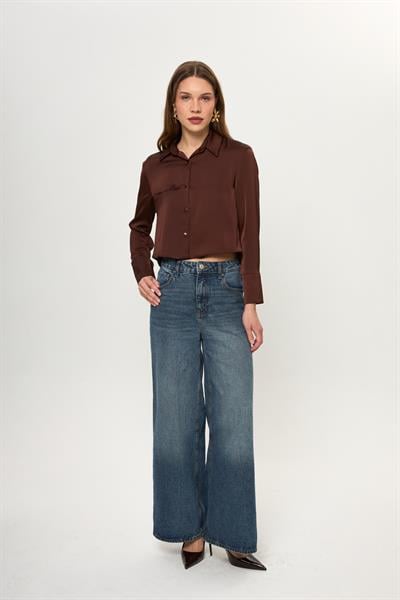 Geniş Manşetli Kısa Saten Gömlek