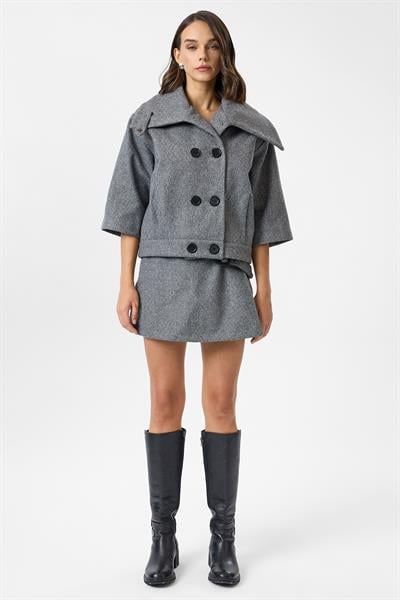 Pili Detaylı Diyagonel Kaşe Ceket