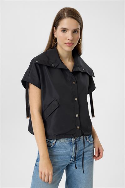 Omuzu Bağcık Detaylı Yelek