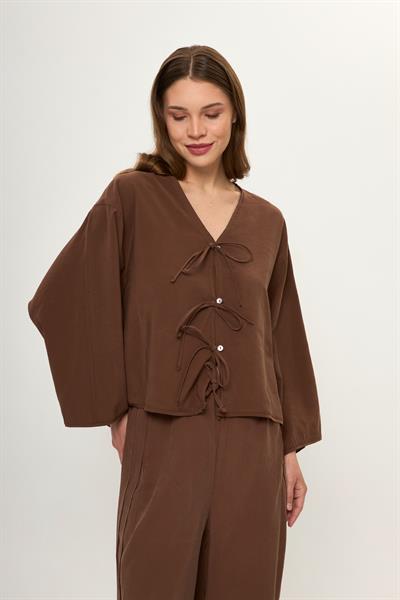 Kahve V Yaka Önü Fiyonklu Kadın Bluz