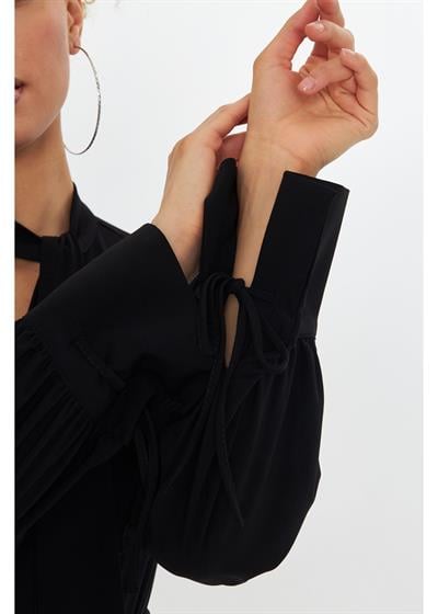 Alttan Çıtçıtlı Uzun Kollu Bluz 