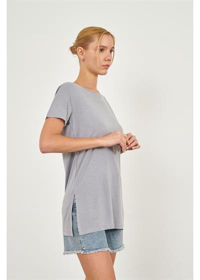 Bisiklet Yaka Kısa Kol Yırtmaçlı T-Shirt