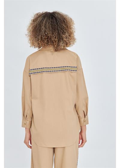 Cebi ve Arkası Nakışlı Gabardin Gömlek 