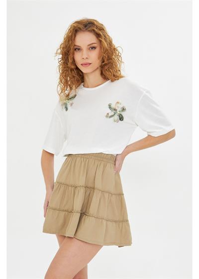 Çiçek İşlemeli T-Shirt