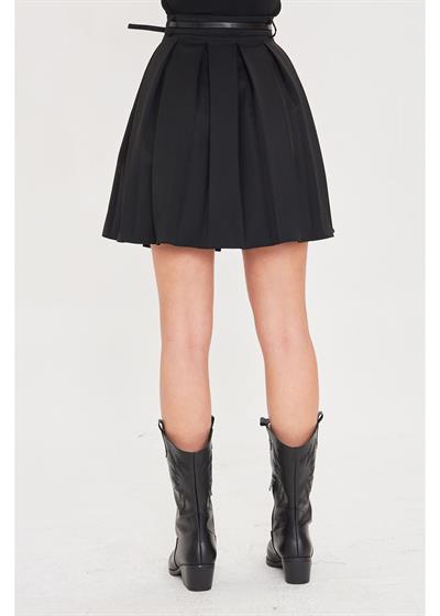 Deri Kemerli Pileli Kısa Etek 