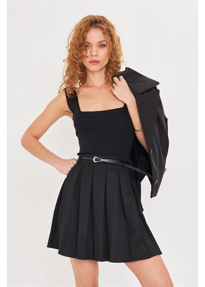 Deri Kemerli Pileli Kısa Etek 