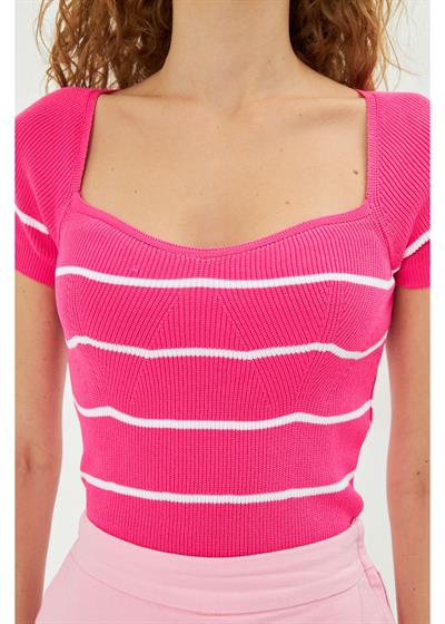 Geniş Yaka Çizgili Body 