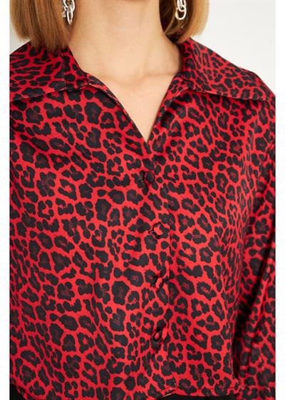 Kırmızı Leopar Desenli Kısa Saten Gömlek 